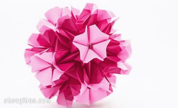 An illustration of how to fold a primrose ball, origami to make a primrose ball