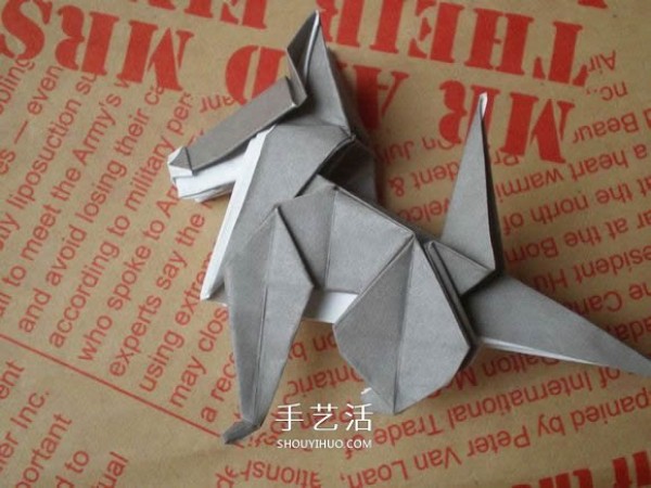 Illustrations of how to fold a cute puppy. Step-by-step pictures of origami puppies.