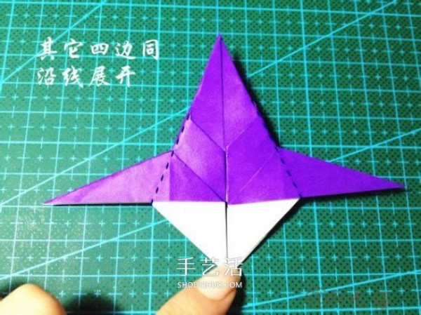 Illustration of how to fold a three-dimensional car, how to fold a hand-made origami car