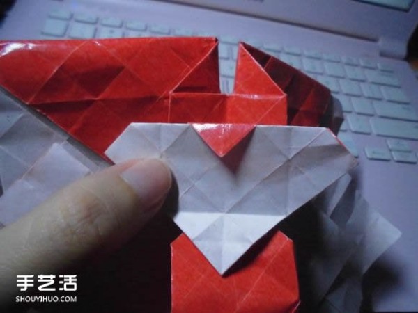 Kissing Fish Origami Illustration of the Super Complex Heart Folding Process