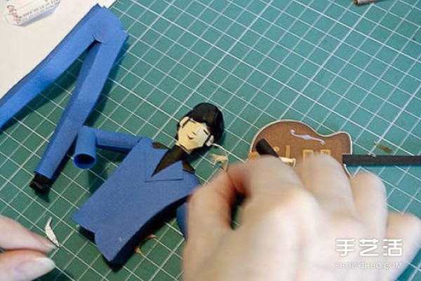 The delicate origami puppet works also form a band performance! 