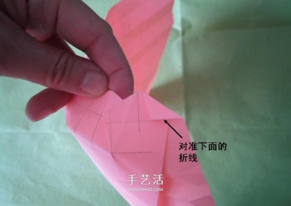 How to fold a wine glass rose and illustrate the process of handmade origami wine glass roses