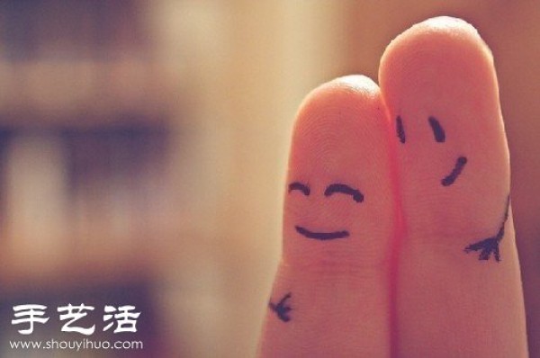 Finger+Simple Drawing DIY Warm and Romantic "Love Follows"