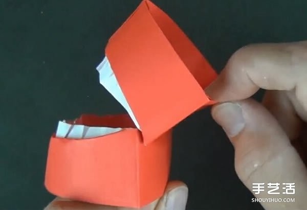 How to fold a movable mouth and an illustration of origami mouth toy