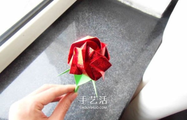 Tutorial on handmade origami flower holders can perfectly match Kawasaki roses