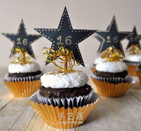 Illustrated tutorial on how to make New Year cupcake decorations