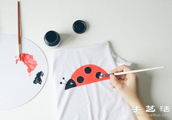 Cute baby T-shirt handmade by the illustrators mother