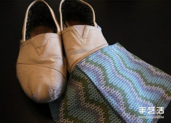 Step-by-step tutorial on how to decorate and transform old shoes, DIY old shoes