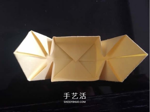 How to fold a candy-shaped box. Illustrations on how to fold a candy-shaped box.