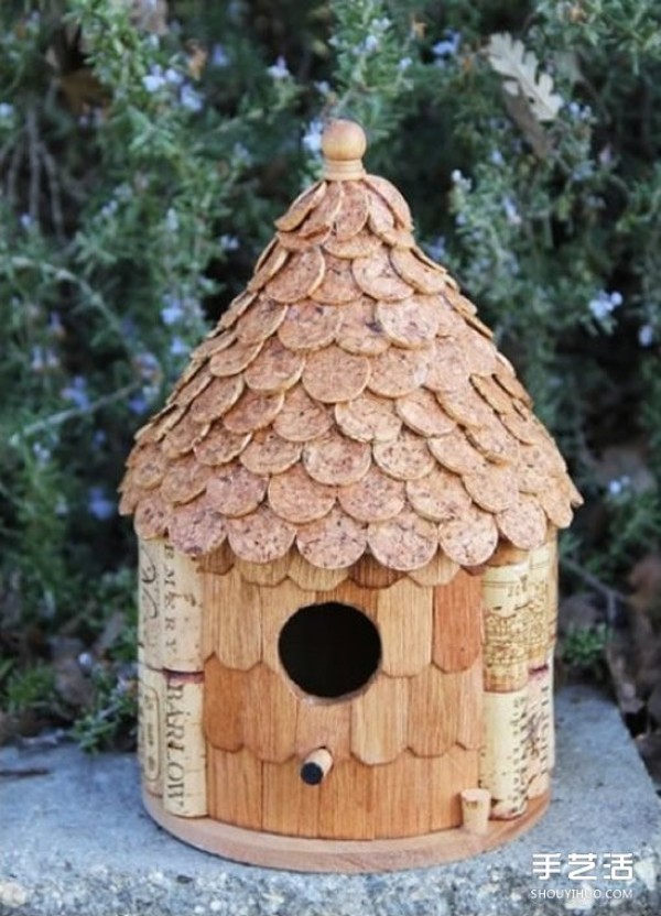 Use red wine bottle cork waste to DIY a cute dollhouse birdcage