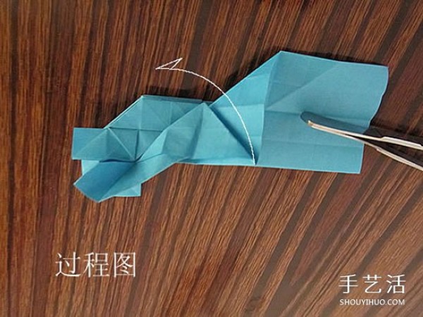 The origami method of the skull illustrates the process of folding the skull