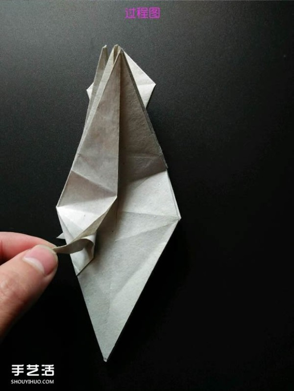 Super complex origami shark illustration, detailed steps for folding a three-dimensional shark