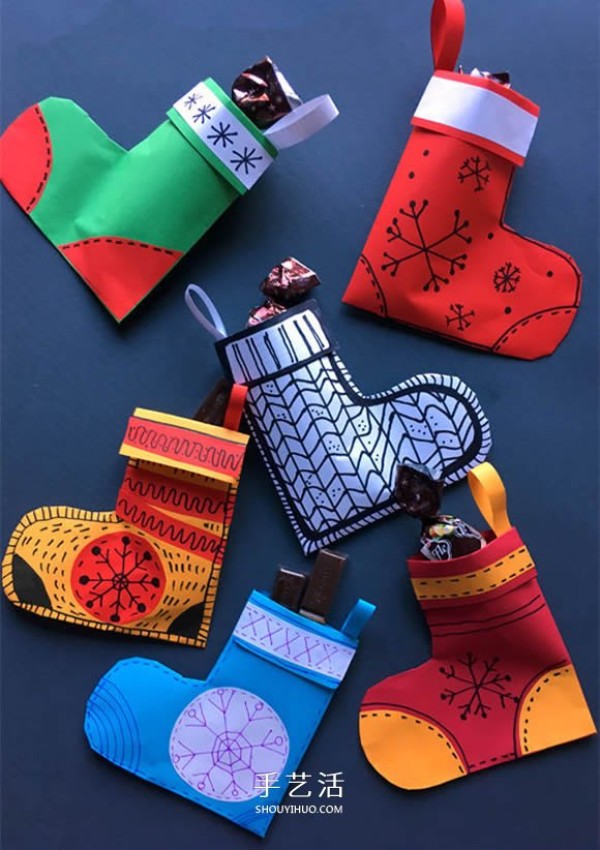 A simple way to make handmade Christmas socks from cardboard