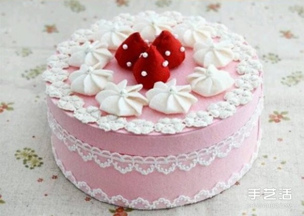 Use round plastic box waste to DIY to make cake-shaped jewelry box