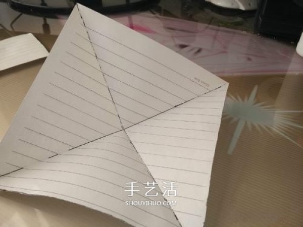 The moving origami pig illustrates the steps of folding the moving pig