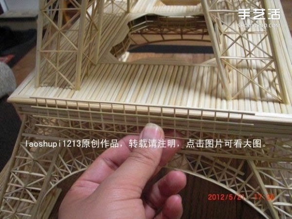 A detailed illustrated tutorial on making a model of the Eiffel Tower using chopsticks and bamboo skewers