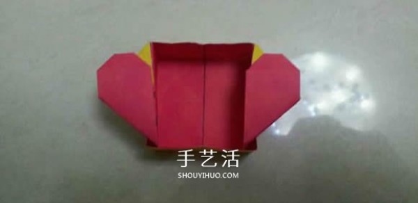 Please open my heart! Fun origami illustration of love box