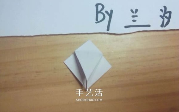 Illustration of folding method of Mandala flower, how to fold white Bana flower by hand