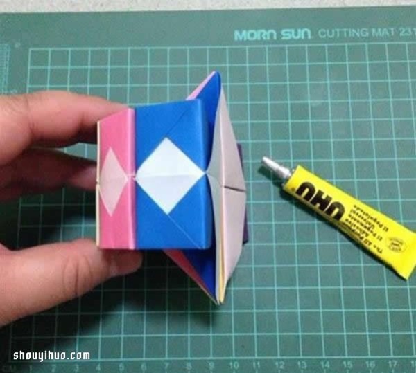 How to make an origami lantern, a tutorial on how to make a simple and beautiful lantern