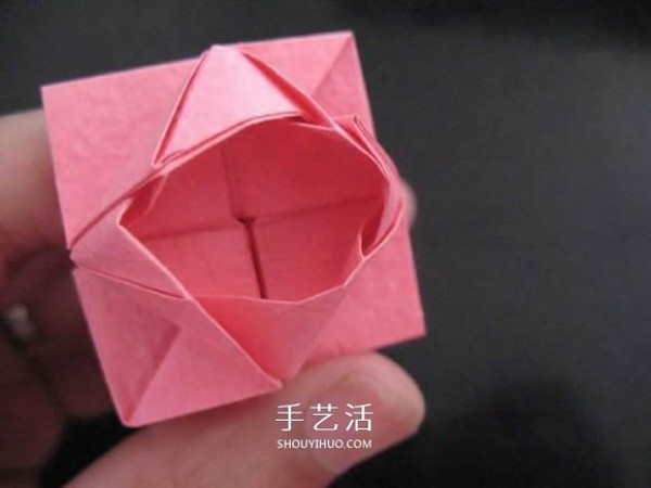 Giving a small gift to your first love! Illustration of how to fold an origami rose ring