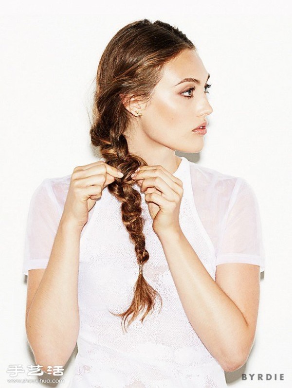 Simple steps to create natural loose braids