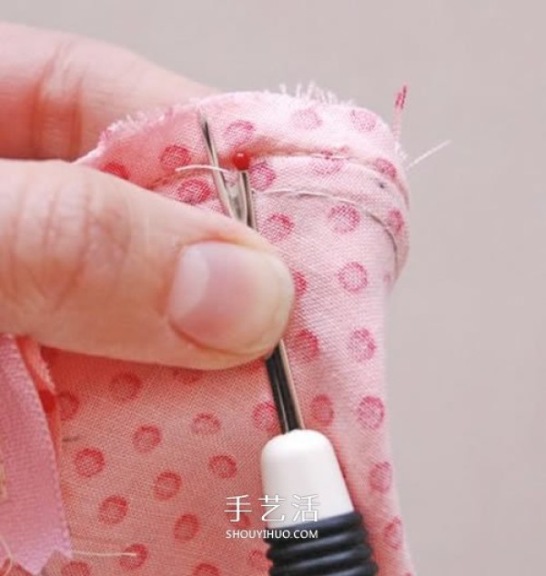 How to make a homemade love coin purse with illustrations of making a heart-shaped coin purse