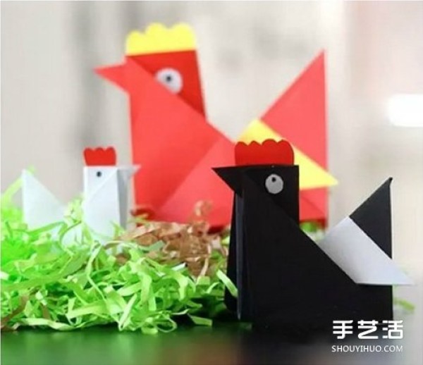 Childrens origami rooster method and illustration of folding three-dimensional rooster