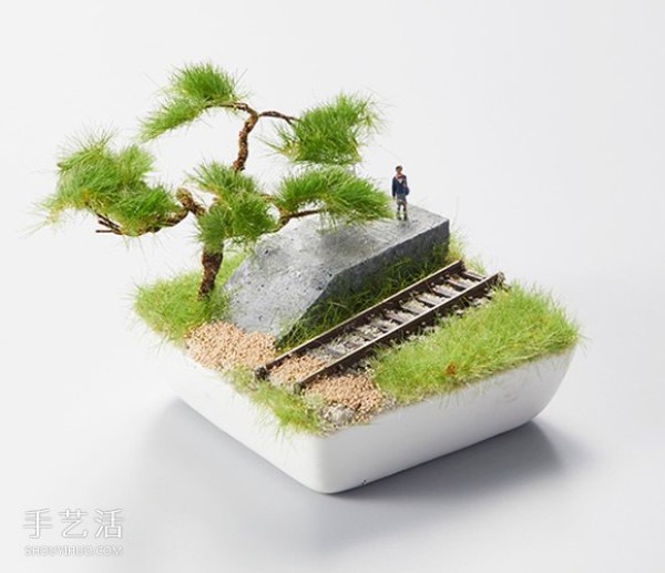 When the train enters the bonsai, Japans Bonramas bonsai-style railway model