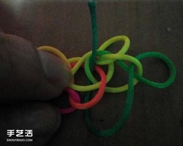 How to weave a simple ice flower knot, how to weave an ice flower knot by hand, step by step illustration