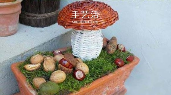 Illustration of how to weave mushrooms from newspapers, realistic and cute! 