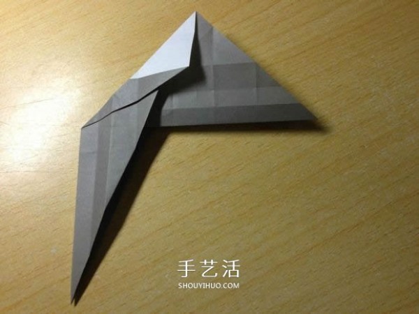 The origami method of an excavator illustrates the folding process of a manual excavator