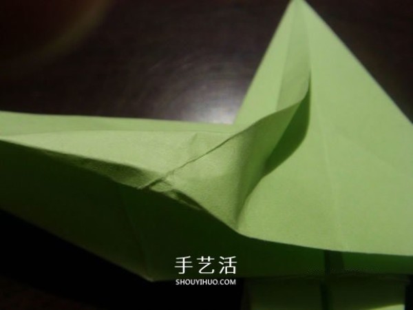 Handmade Crane Dance OrigamiIllustrated tutorial on the folding process of three-dimensional paper cranes