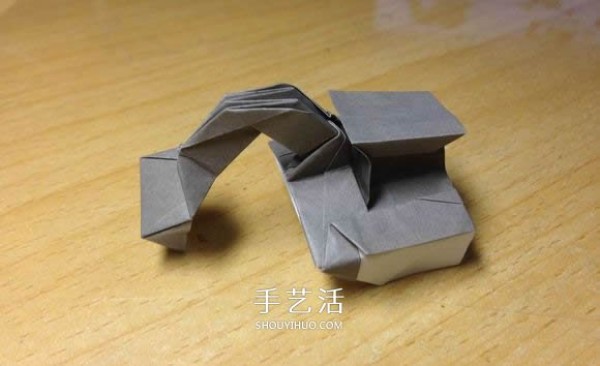 The origami method of an excavator illustrates the folding process of a manual excavator