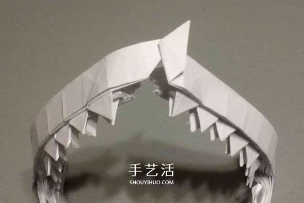 The origami method of shark mouth, step by step diagram of how to fold the sharks mouth