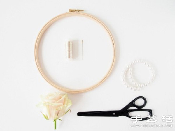 Use the embroidery studio to make exquisite decorative garlands by hand