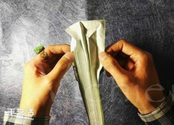 Sansheng Rose Origami Illustration: Fold Three Roses from One Piece of Paper