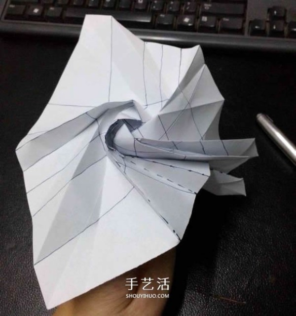 Ninis roses folding method and the steps to make a beautiful paper rose origami