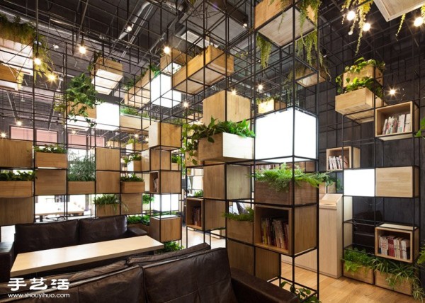 The smart design of Beijing Home Cafe with natural partitions of plants