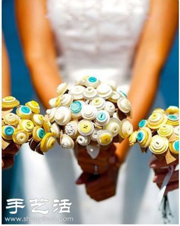 How to make DIY button bouquets with beautiful button bouquets