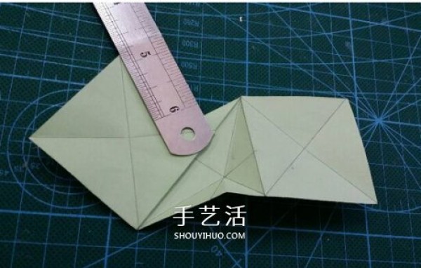 How to make an origami star flower ball, a diagram of how to fold a three-dimensional star that emits light