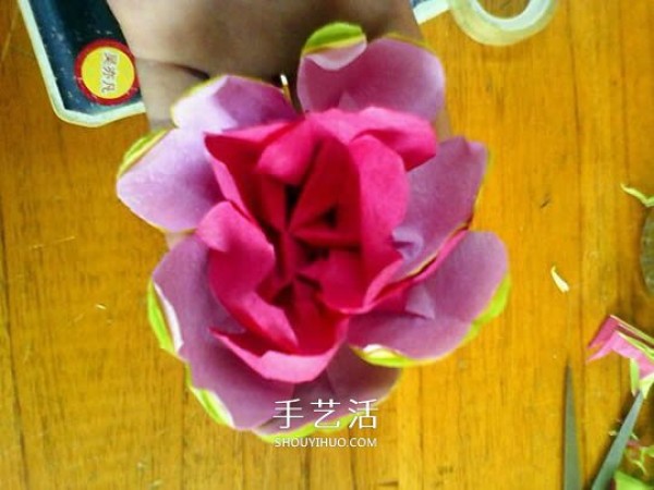 The folding method of rose flowers is simple and easy to learn to make handmade rose flowers for Valentines Day