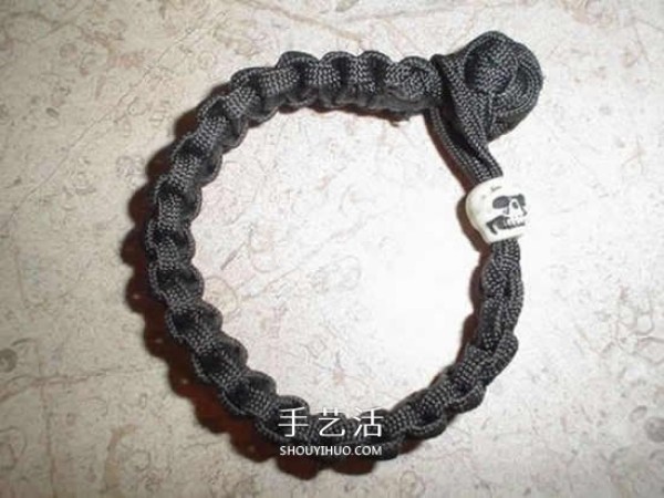 Mens paracord bracelet braiding method is simple and masculine. Mens bracelet braiding diagram