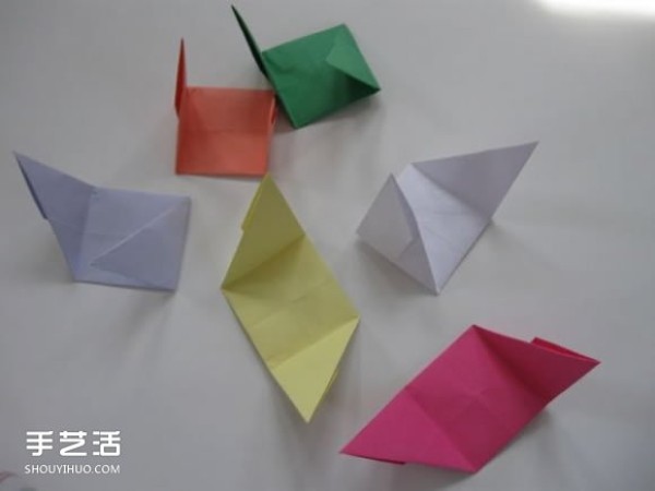 How to make an origami cube by hand, illustration of the folding method of the cube