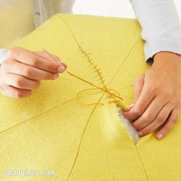 Illustrated tutorial on handmade home fabric stools made of non-woven fabrics