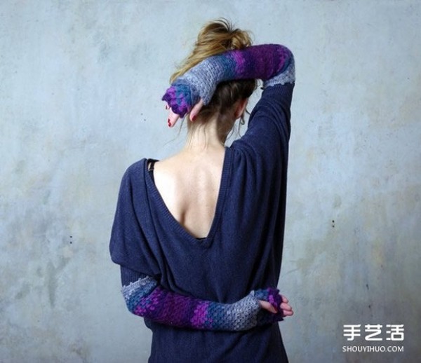 Hand-knitted dragon scale gloves with gradient wool keep you warm and refreshing in winter