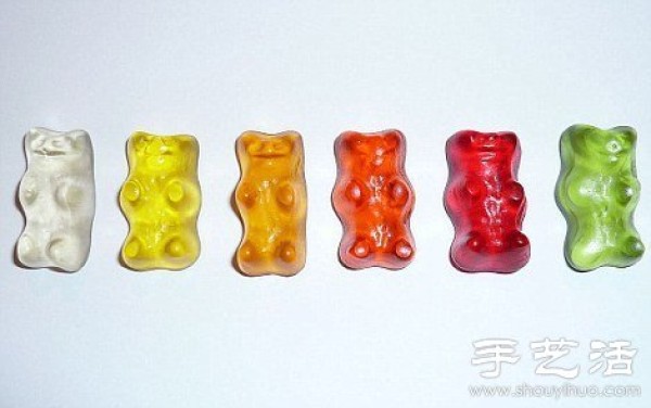 DIY stuffed with gummy bears to create exquisite works of art