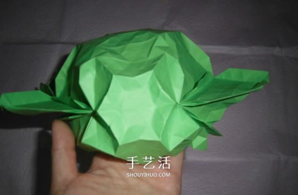 Illustration of how to fold a beautiful straw hat. Steps to make an origami flower straw hat.