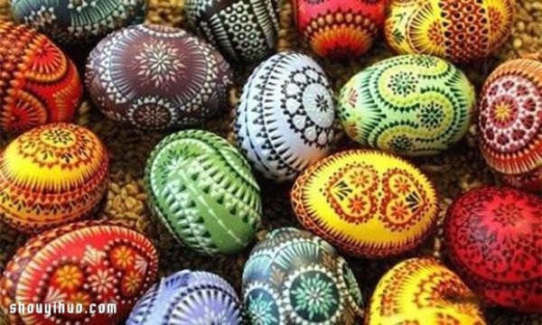 Beautiful hand-painted and carved DIY handmade art of egg shells