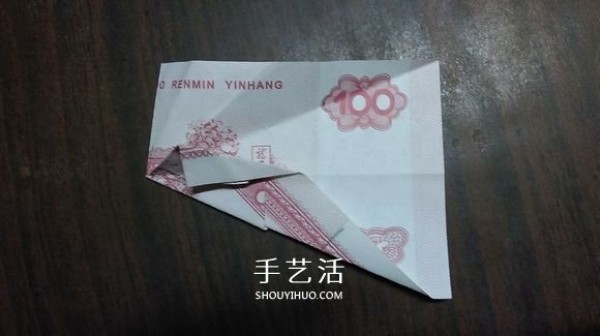 The origami method of the five-petal lotus illustrates the steps of folding the five-petal lotus with paper money