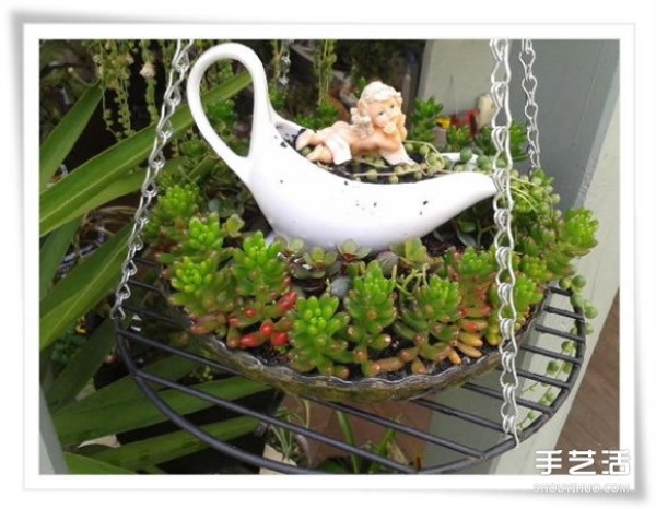 Micro Garden: Beautiful Bonsai Made by Renovating Used Toasters